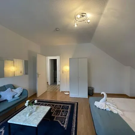 아파트 Riverside Attic Near The Chocolate Museum