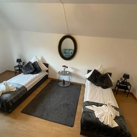 Riverside Attic Near The Chocolate Museum קלן