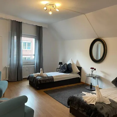 Riverside Attic Near The Chocolate Museum דירה *