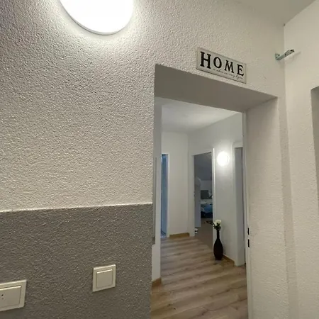 Riverside Attic Near The Chocolate Museum דירה *